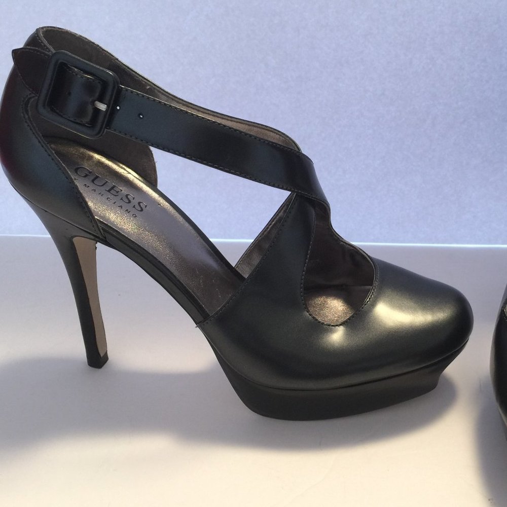 GUESS STRAPPY LEATHER PUMPS